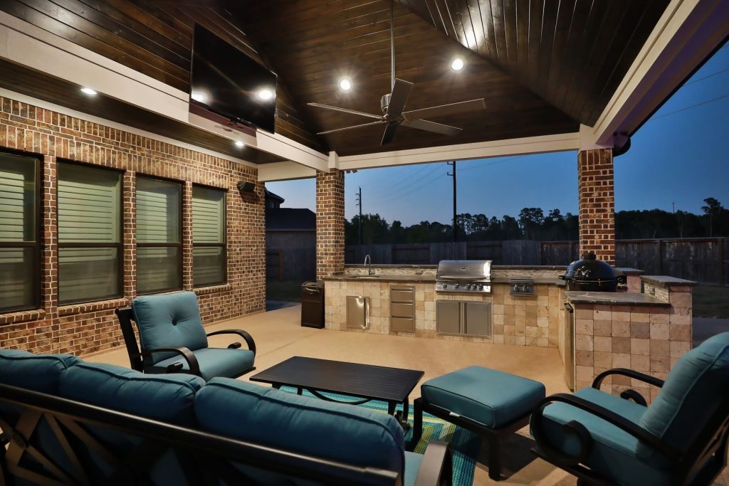 1_falling-leaves-25164-0038